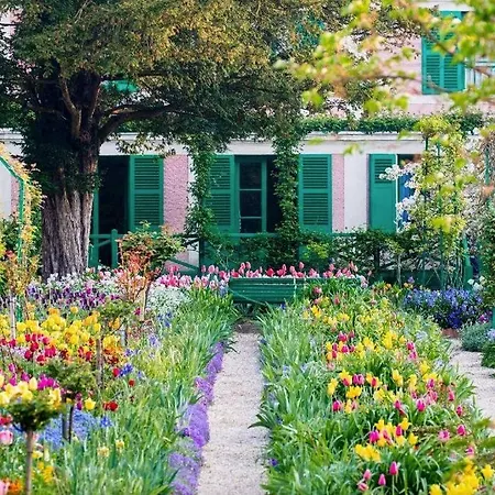 Maison Fleurs De Lys, Climatisee, Wifi Et Parking Privee Gratuit, Lave-linge, Giverny *
