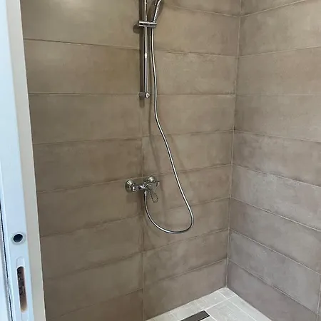 Feriehus Maison Fleurs De Lys, Climatisee, Wifi Et Parking Privee Gratuit, Lave-linge, Giverny