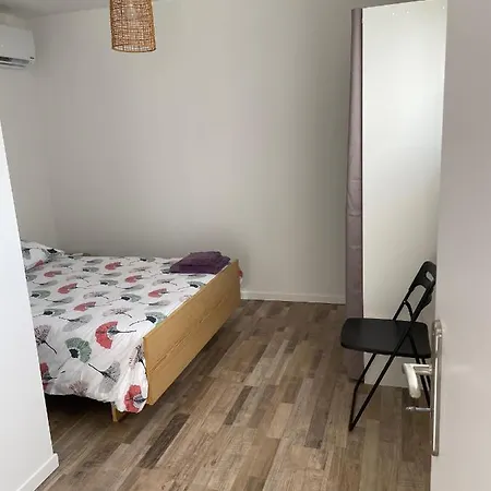 Maison Fleurs De Lys, Climatisee, Wifi Et Parking Privee Gratuit, Lave-linge, Giverny *