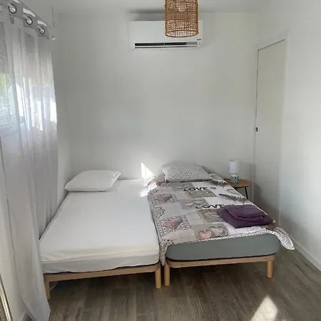 Maison Fleurs De Lys, Climatisee, Wifi Et Parking Privee Gratuit, Lave-linge, Giverny Feriehus *