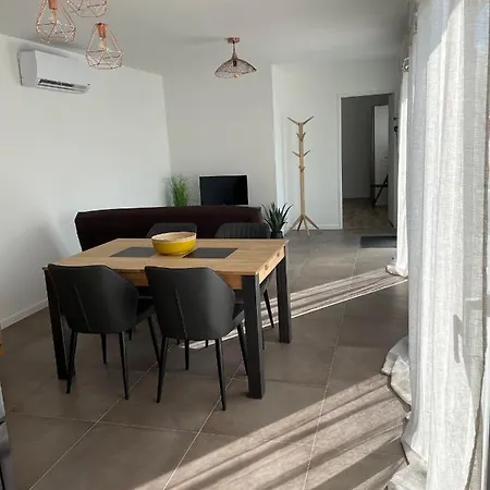 Feriehus Maison Fleurs De Lys, Climatisee, Wifi Et Parking Privee Gratuit, Lave-linge, Giverny Vernon (Eure)